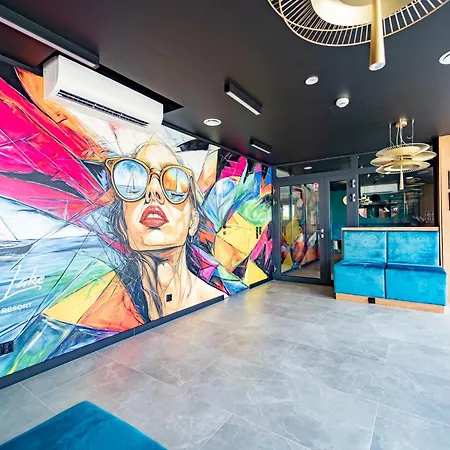 Premium Art Apartment